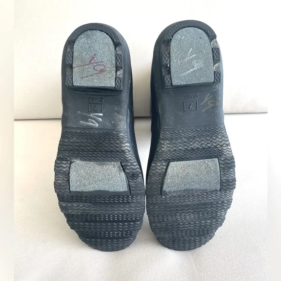 Chooka | Matte Black & Herringbone Mid-Rise Rain Boot - Picture 9 of 11